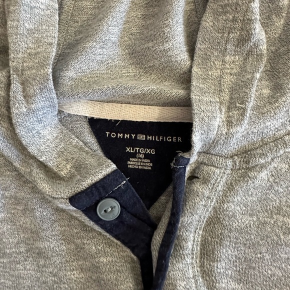 Tommy Hilfiger long sleeve lot of 2 - Picture 4 of 7